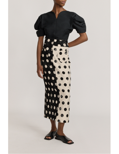 BLACK & WHITE Pencil Skirt with Circular Pockets and Button Details suggérées chez